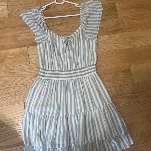 White and blue striped dress - Picture 1 of 3
